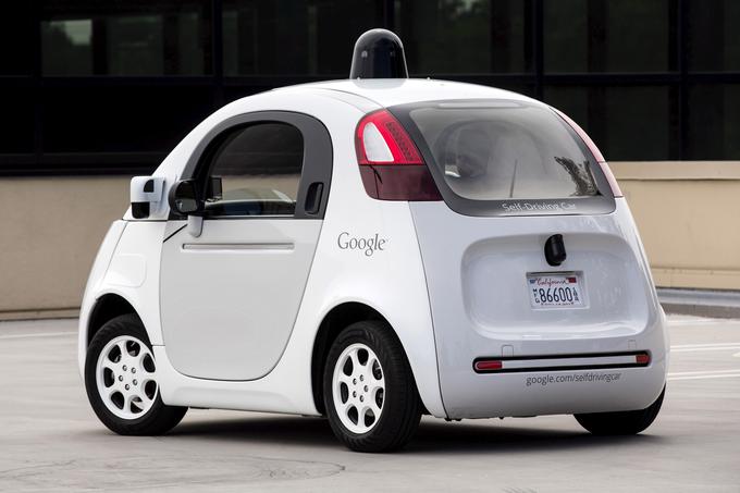 Razočaranje nad tem je že izrazil Google, ki vedno bolj zavzeto razvija avtomobil brez volana in stopalke za plin ter zavoro. Google vzporedno razvija še nove poslovne modele uporabe tega vozila, ki bodo zagotovo vplivali na stroškovnik in spremembe mišljenja o osebni mobilnosti v smislu storitve in ne lastništva. | Foto: Reuters