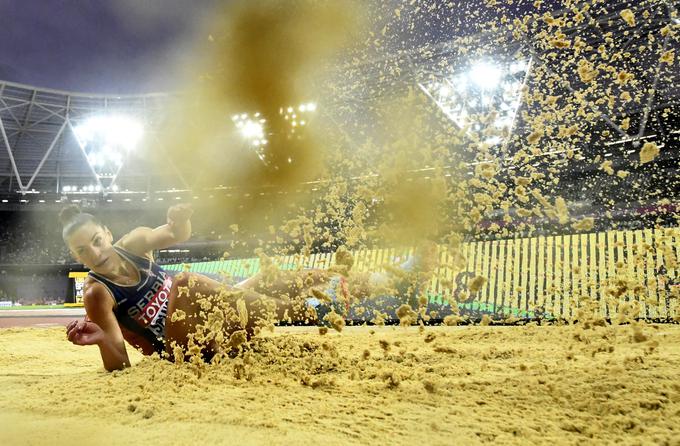 Za medaljo je zaostala zgolj en centimeter. | Foto: Reuters