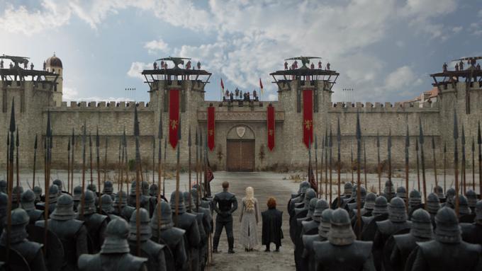 Po zmagi nad belimi hodci gledalce zdaj čaka še spopad s Cersei. | Foto: zajem zaslona/Diamond villas resort