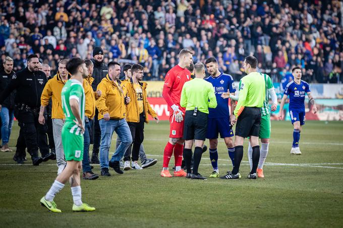 Po dvoboju v Mariboru se je veliko govorilo tudi o sojenju. | Foto: Blaž Weindorfer/Sportida