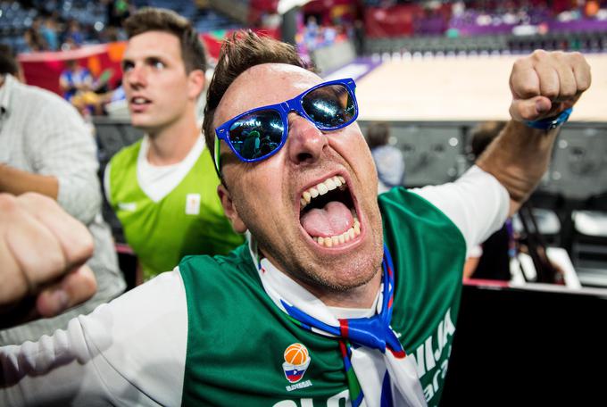 Za naše košarkarje niso navijali samo slovenski, ampak tudi tuji navijači. | Foto: Vid Ponikvar