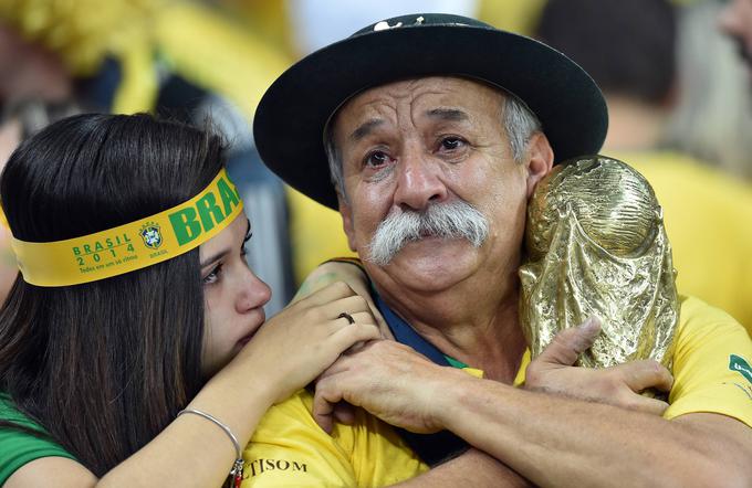 Fotografija, ki je leta 2014 ganila svet. Poimenovali so jo Najbolj žalostni navijačev na svetu. | Foto: AP / Guliverimage