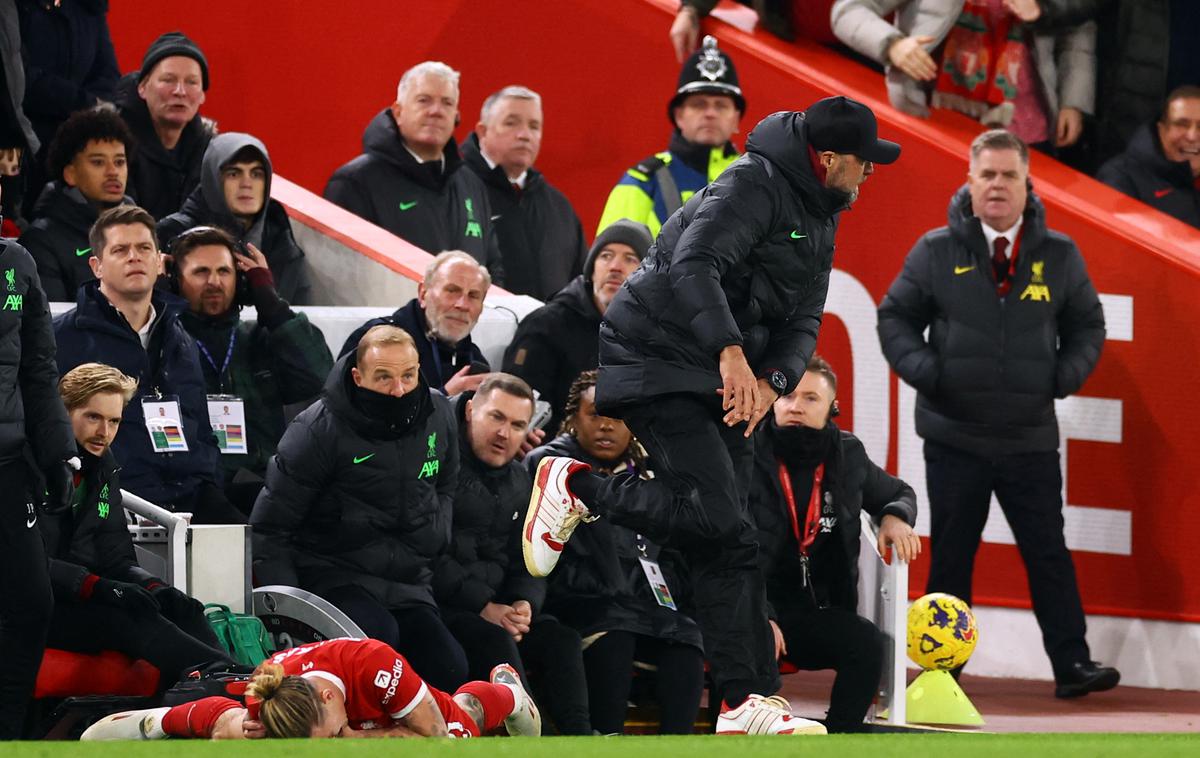 Kostas Cimikas | Kostas Cimikas se je poškodoval v 35. minuti sobotnega obračuna, ko ga je odbilo v trenerja Liverpoola Jürgena Kloppa. | Foto Reuters