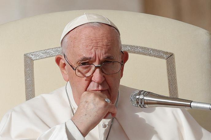 Papež Frančišek | Papež Frančišek kot enega izmed ključnih razlogov za prestrukturiranje vikariata izpostavlja pomanjkanje verodostojnosti Cerkve. | Foto Reuters