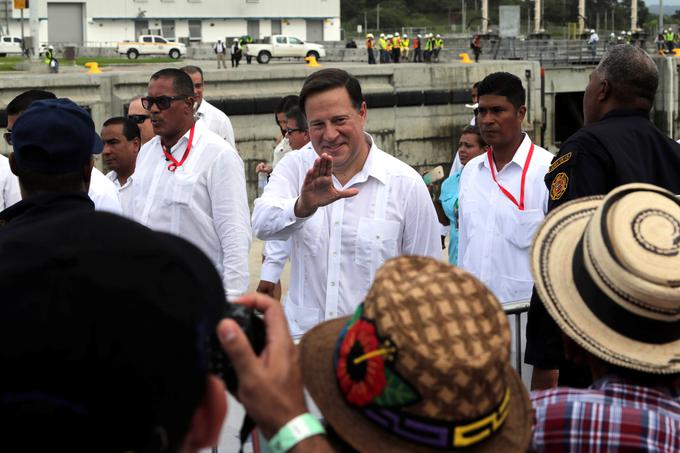 "To je krasen dan, dan narodne enotnosti in dan za Panamo," je ob odprtju prekopa dejal panamski predsednik Juan Carlos Varela. "To je pot, ki združuje svet," je še poudaril. | Foto: Reuters