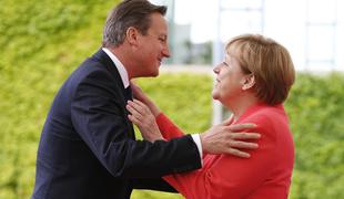 Tudi David Cameron po pomoč k Angeli Merkel
