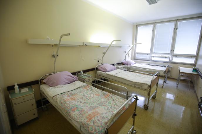 odprtje oddela za epidemine bolnišnica UKC postelja | Foto STA
