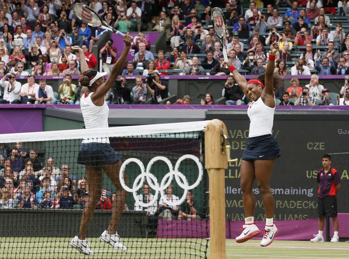 Serena in Venus Williams sta na olimpijskih igrah najuspešnejši posameznici. Vsaka ima po štiri zlata odličja. | Foto: Reuters