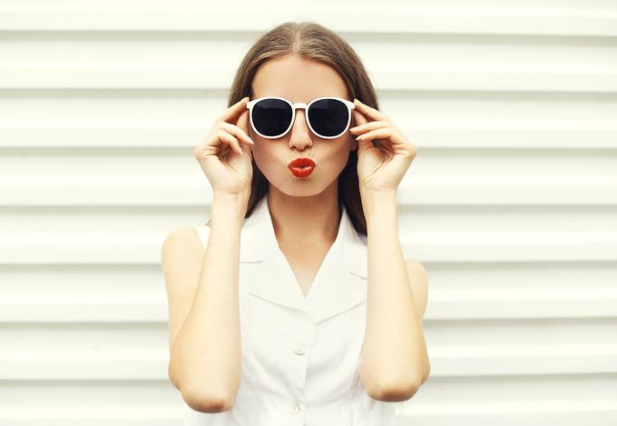 Seveda pa ne pozabite na najnujnejši poletni pripomoček: sončna očala. | Foto: Thinkstock