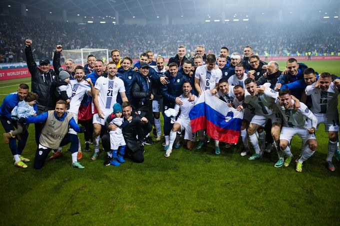 Nepozabno proslavljanje preboja na Euro po zmagi nad Kazahstanom pred rekordno polnimi Stožicami. | Foto: Grega Valančič/www.alesfevzer.com