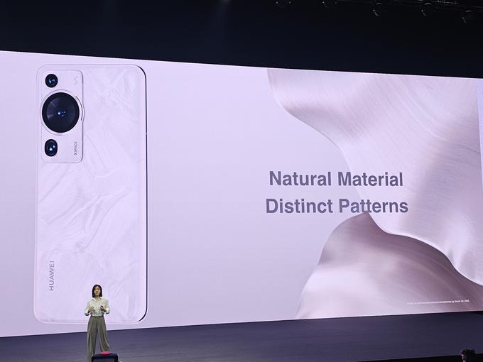 Ena od dveh barv pametnega telefona Huawei P60 Pro je Rococo Pearl - njena biserna struktura omogoča, da je prav vsak primerek edinstven, zagotavlja njegova oblikovalka. | Foto: Srdjan Cvjetović