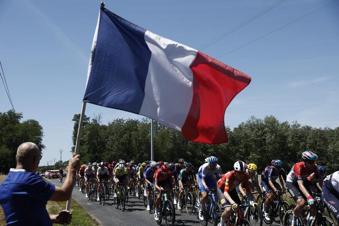 Dirka po Franciji francoska zastava | Foto: Reuters