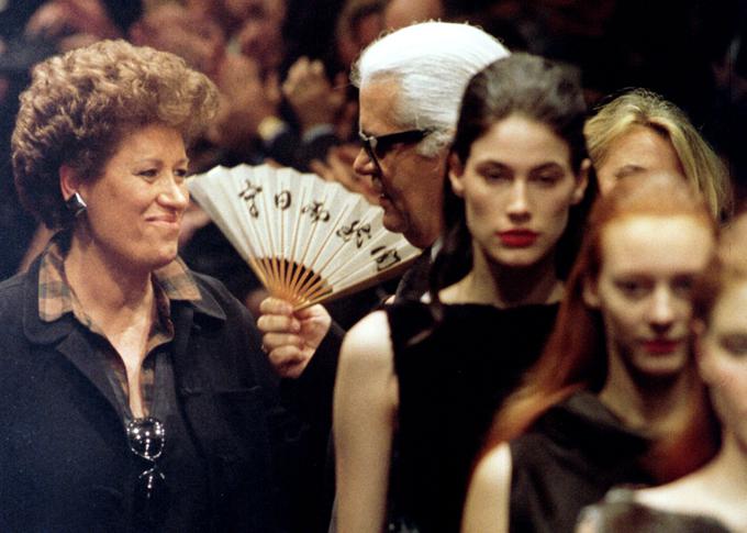 Carla in Karl marca 1998 po koncu modne revije v Milanu | Foto: Reuters