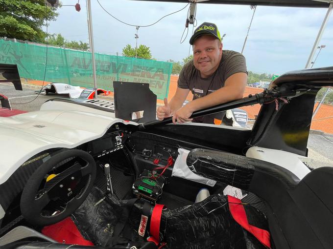 Slovenski dirkač iz Nemčije je Patrik Zajelšnik, ki prav tako vozi Normin športni prototip. | Foto: Gregor Pavšič