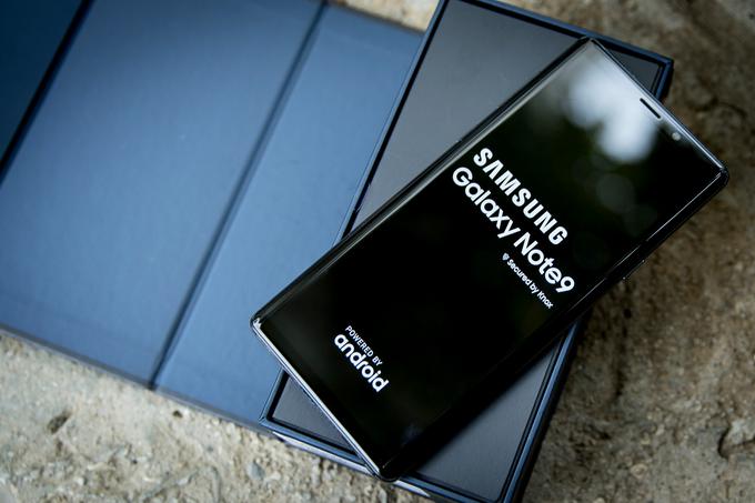Že osnovna različica Galaxy Note9 ne skopari s šestimi gigabajti pomnilnika in 128 gigabajti notranje shrambe, dražja pa se ponaša s kar osmimi gigabajti pomnilnika in pol terabajta notranje shrambe. | Foto: Ana Kovač