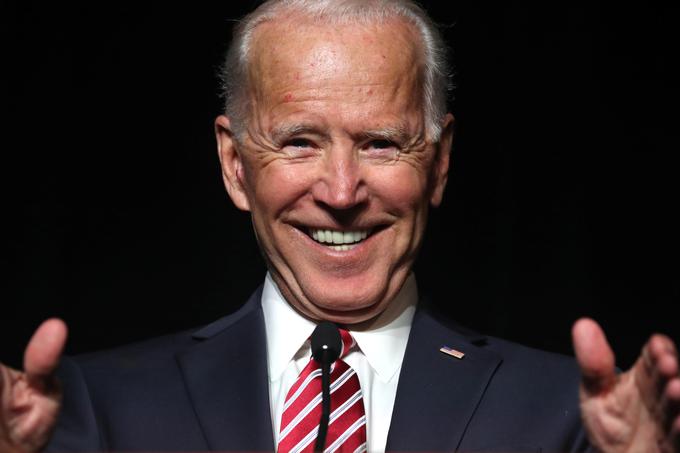 Favorit za demokratsko predsedniško nominacijo glede na javnomnenjske ankete za zdaj ostaja nekdanji ameriški podpredsednik Joe Biden. | Foto: Reuters