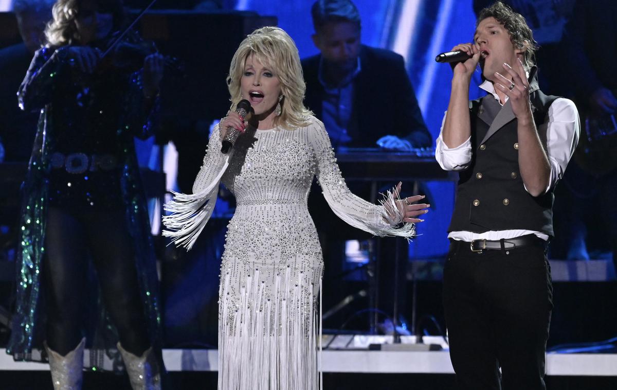 Dolly Parton | Dolly meni, da bi bil spomenik v tem trenutku neprimeren. | Foto Reuters