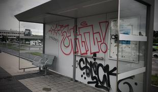 Slabo leto po odprtju so se nad postajo znesli vandali #foto