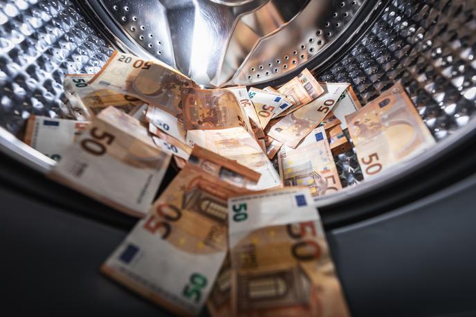 pranje denarja | 69-letni slovenski državljan je ovaden za kaznivo dejanje pranja denarja, za kar je zagrožena zaporna kazen do osmih let in denarna kazen. | Foto Getty Images