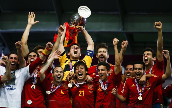Španija je leta 2012 postala prva, ki je zmagala na dveh evropskih prvenstvih zapovrstjo. | Foto: Reuters