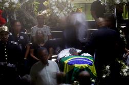 V Braziliji pokopali kralja nogometa Peleja