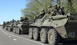 Ruska vojska na meji z Ukrajino se premika, ni pa znakov popolnega umika