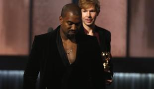 Kanye West spet protestno na oder