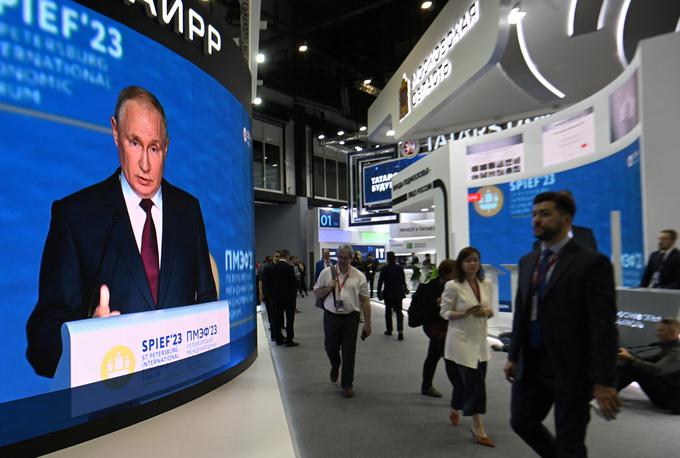 Obenem je zagotovil, da Rusija ne bo zaprla vrat tujim vlagateljem. | Foto: Reuters
