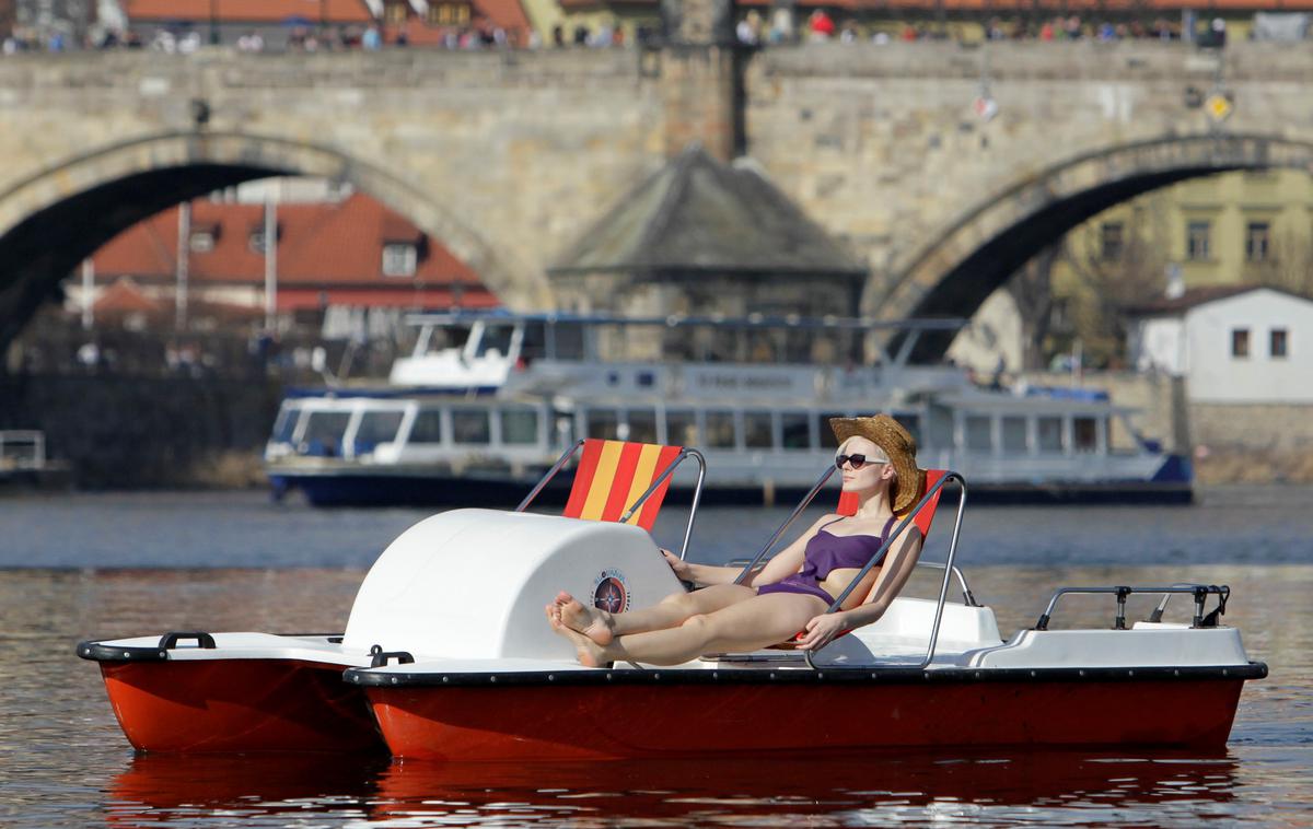 Dekle na Vltavi | Foto Reuters