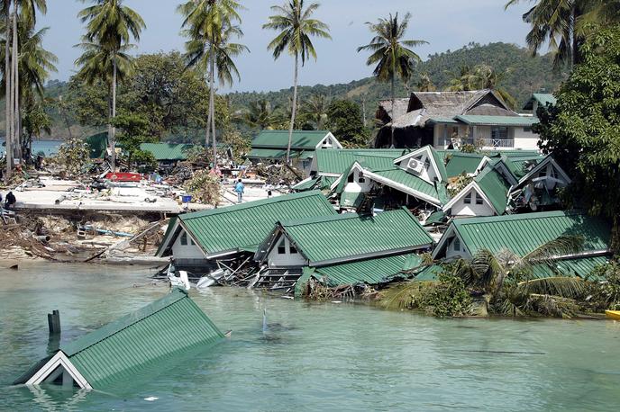 Šrilanka cunami dec2004 | Smrtonosni cunami leta 2004 je samo na Šrilanki terjal več kot 38 tisoč življenj. | Foto Reuters