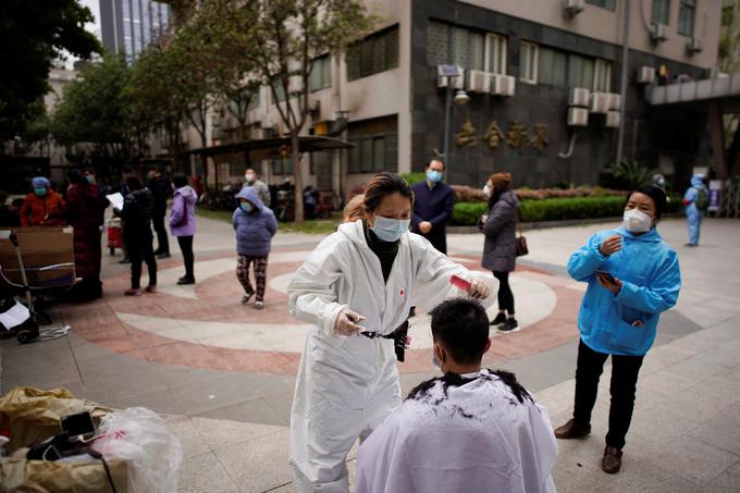V Wuhanu, kraju na Kitajskem, kjer se je epidemija bolezni covid-19 začela, se življenje postopoma vrača v običajne tokove, saj novih lokalnih okužb skoraj ne beležijo več. | Foto: Reuters