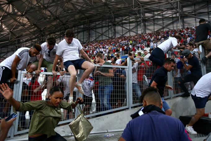 Prizor iz štadiona Velodrome le nekaj minut po koncu dvoboja med Anglijo in Rusijo. | Foto: 