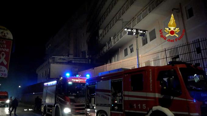 Tudi poškodovane so prepeljali v druge bolnišnice v okolici. | Foto: Reuters