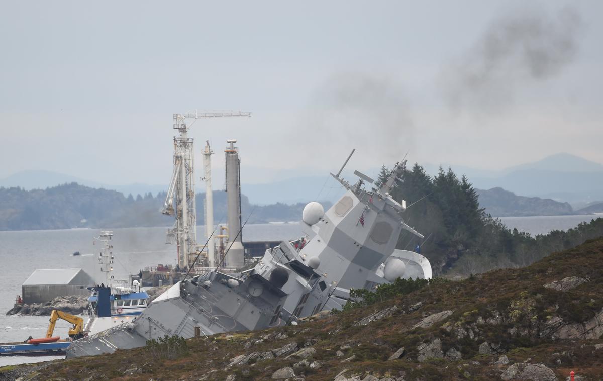 Norveška fregata ladja | Norveški urad za preiskavo nesreč je že sprožil preiskavo trčenja, v katerem je bil sicer udeležen tudi ladijski vlačilec. | Foto Reuters