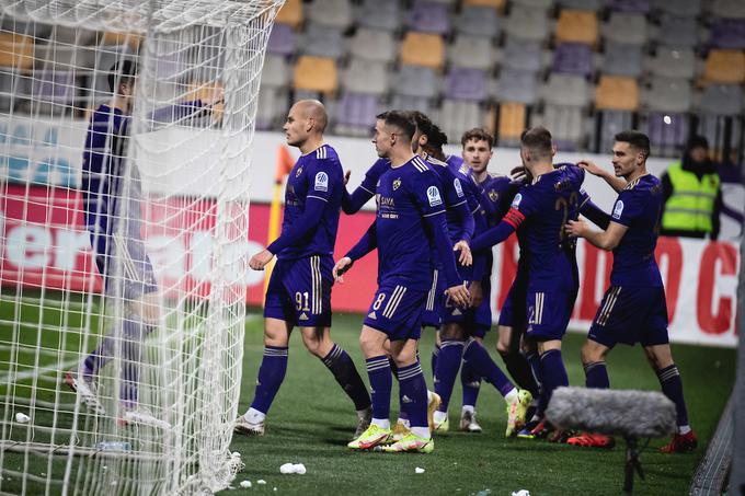 Naslov jesenskega prvaka je osvojil NK Maribor. | Foto: Blaž Weindorfer/Sportida