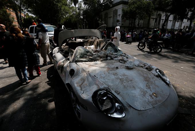 Za razliko od tovarn so jo slabše odnesli avtomobili na ulicah. | Foto: Reuters
