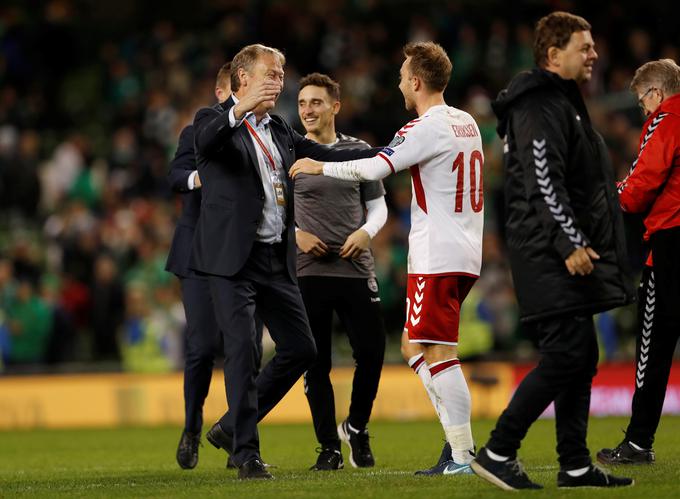 Danski selektor Are Hareide kar ne more prehvaliti najboljšega igralca. | Foto: Reuters