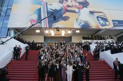 Protest za enakopravnost žensk  na rdeči preprogi v Cannesu #foto