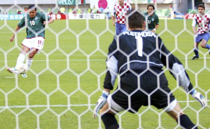 Na SP 1998 je Hrvaška očarala nogometni svet s tretjim mestom, štiri leta pozneje pa so pod vodstvom Mirka Jozića, ki je leta 1987 popeljal mladinsko reprezentanco Jugoslavije do naslova svetovnih prvakov, razočarali navijače. V skupini so tudi s pomočjo sodnikov vzeli mero Italiji (2:1), brez točk pa ostali proti Mehiki (0:1) in novincu na SP Ekvadorju (0:1). | Foto: Guliverimage/Getty Images