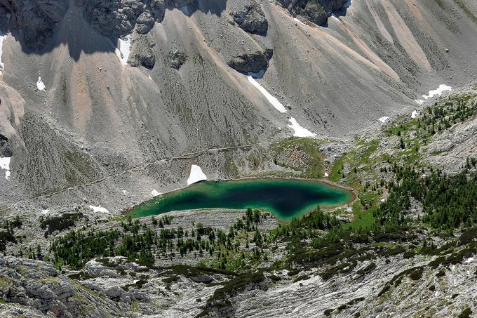 Visokogorska jezera so zaradi svoje majhnosti, slabše pretočnosti in ekstremnih razmer zelo občutljivi in ranljivi življenjski prostori.  | Foto: Darinka Mladenovič (www.slovenia.info)