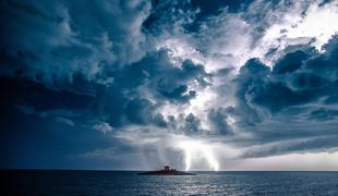 Besnenje neviht na Hvaru, s katerim hrvaška fotografa navdušujeta svet