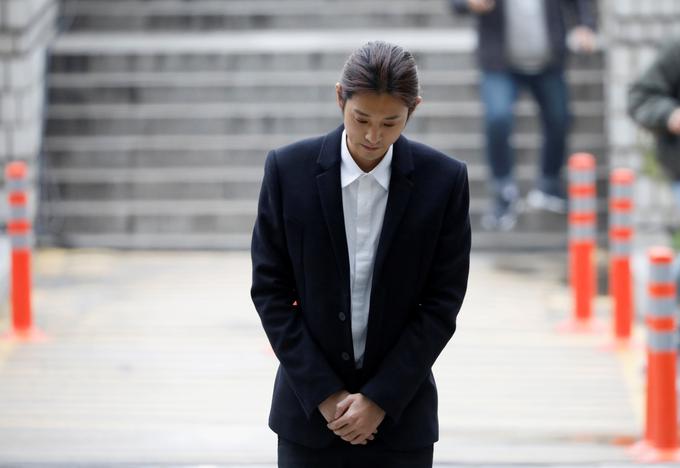 Džung Džun Jung bo moral šest let preživeti za zapahi. | Foto: Reuters