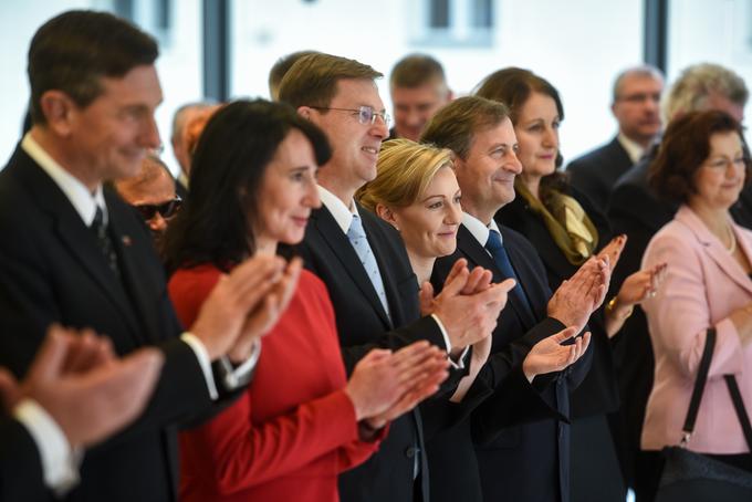 Pahorjeva partnerica Tanja Pečar (druga z leve) se je v prvem mandatu odpovedala proračunskemu nadomestilu. Ali bo to storila tudi v drugem mandatu, za zdaj ni znano. | Foto: STA ,