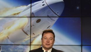 Muskov SpaceX uspešno preizkusil najmočnejšo raketo do zdaj #video