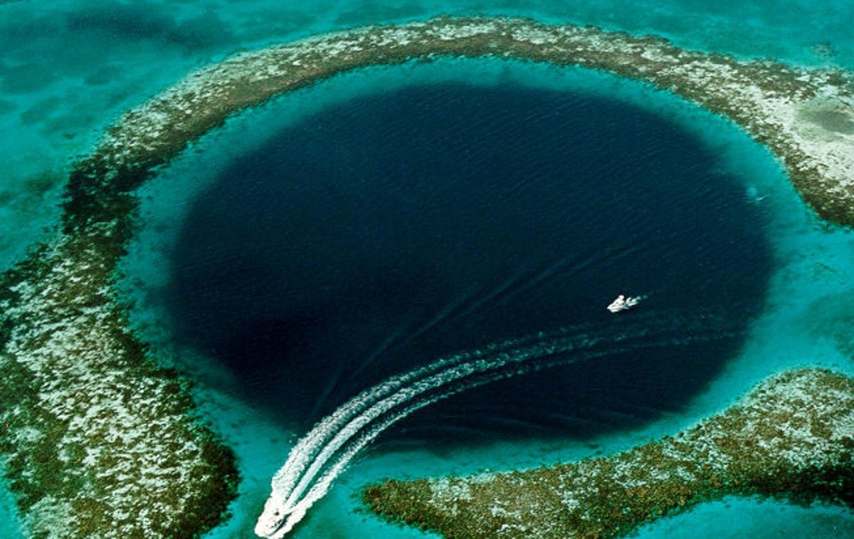 Velika modra luknja, Belize | Foto Wikimedia Commons
