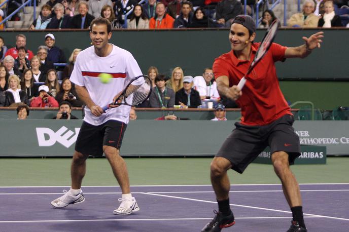 Pete Sampras Roger Federer | Tudi Pete Sampras se je poklonil Rogerju Federerju, ki bo danes odigral zadnji teniški dvoboj kariere. | Foto Guliverimage