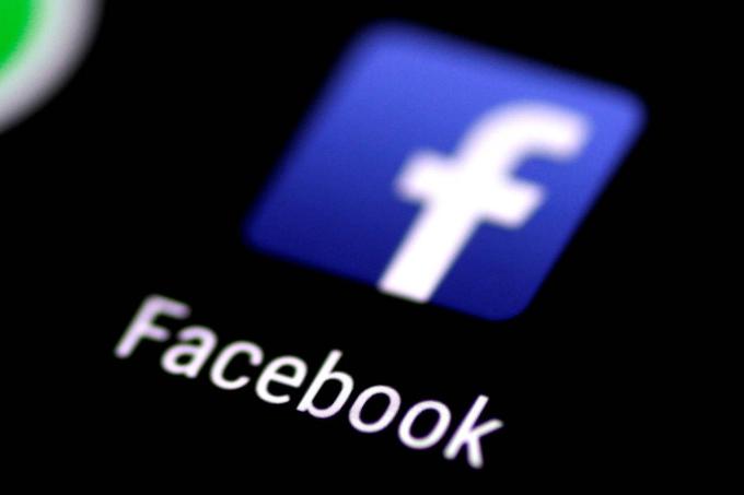 Facebook, ki mu v zadnjem času mnogi očitajo, da zbira preveč podatkov o uporabnikih, marsikaterega pomisleka glede nove funkcije svoje mobilne aplikacije, ki sicer še ni na voljo vsem uporabnikom, (še) ni komentiral. | Foto: Reuters