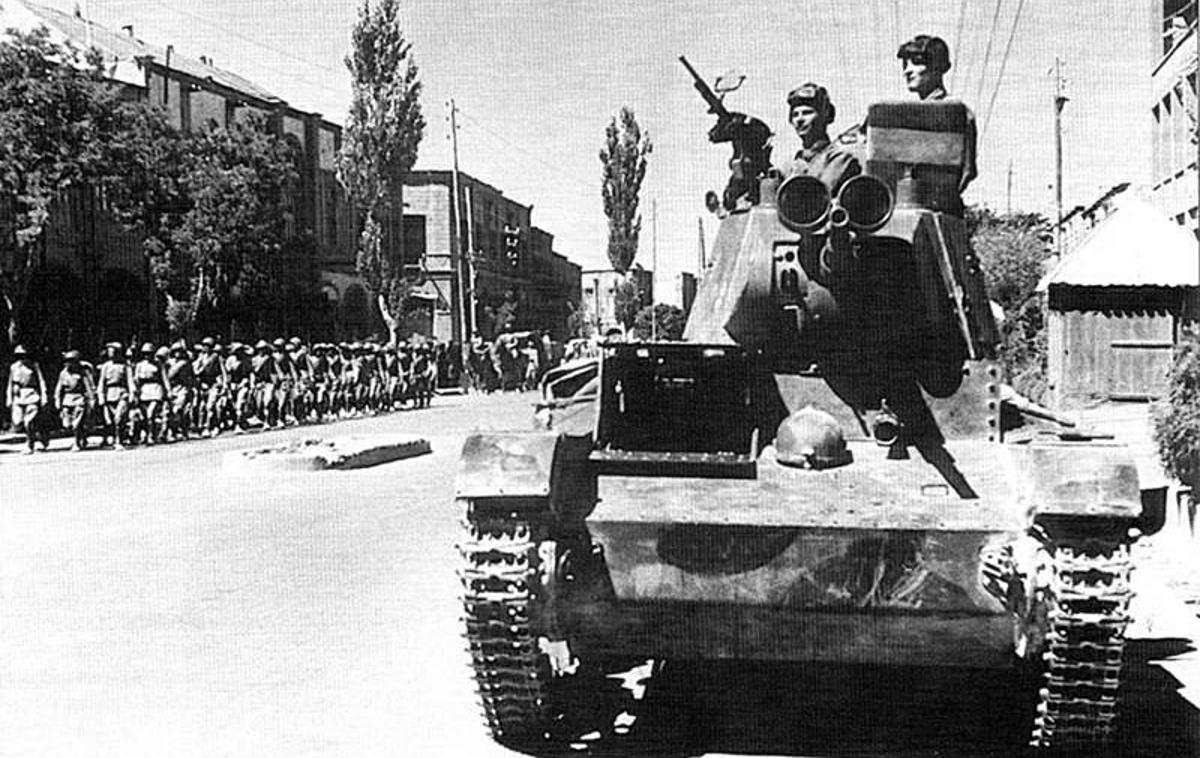 Tanki Rdeča armade v iranskem mestu Tabriz | Foto commons.wikimedia.org
