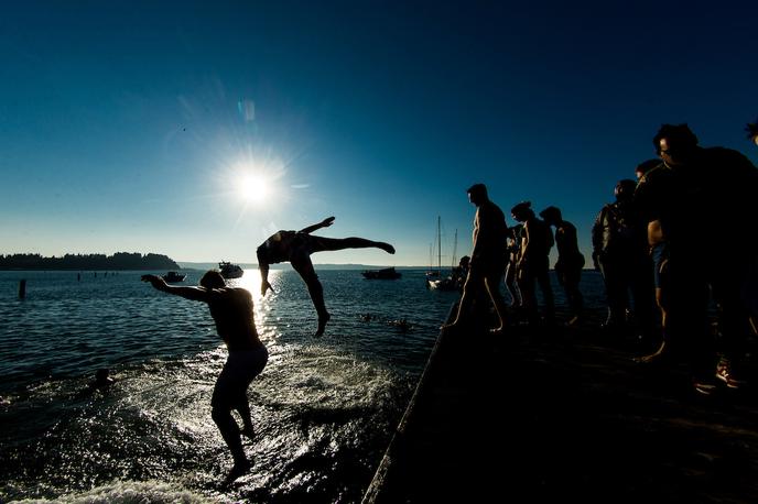 Novoletni skok v morje Portorož | Foto Vid Ponikvar