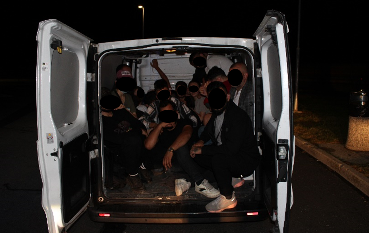migranti, nezakonit prehod meje, tihotapljenje ljudi | Postopek so prevzeli novomeški kriminalisti. | Foto PU Novo mesto